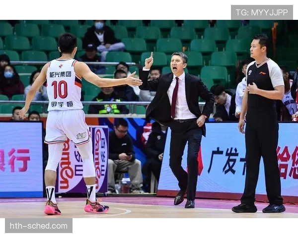 广州队更衣室焕然一新，团队凝聚力显著增强引关注