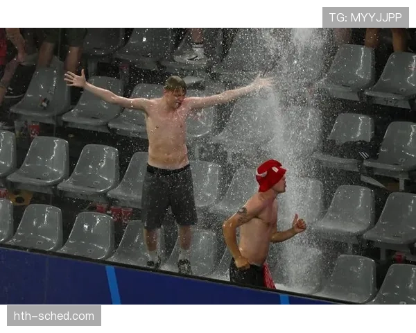 天气中断比赛后，裁判如何决定是否重赛或延续？