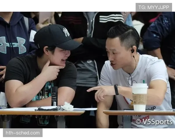 假如杨威出现在商场，大家是先围着他肌肉看还是盯着他刷卡那刻惊掉下巴